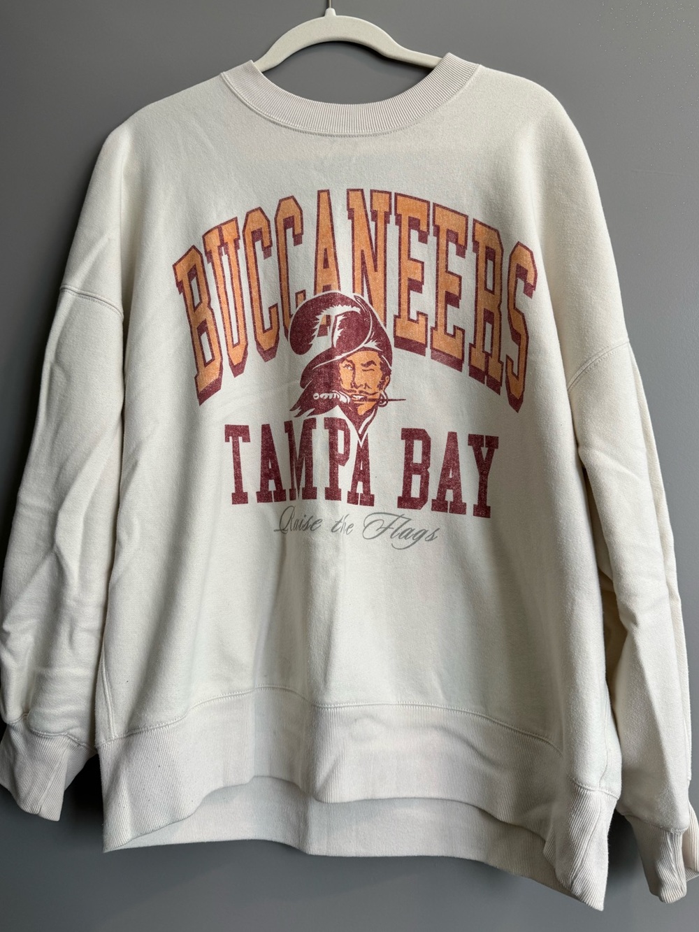 Abercrombie & Fitch Cream Tampa Bay Buccaneers Graphic Crewneck